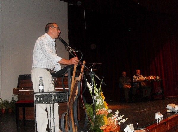 Antonio Camacho presenta su libro 'Recuperando la historia'