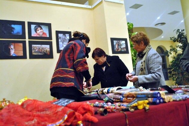 Zalamea se vuelca con la tienda solidaria para proyectos en la India