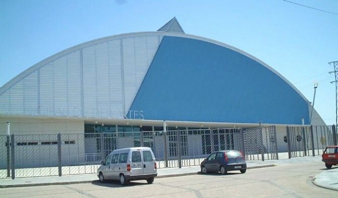 El PSOE denuncia el “abandono” del pabellón de deportes de Gibraleón