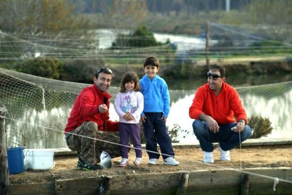 Salinas del Astur de Punta Umbría mantiene las jornadas infantiles de pesca segura