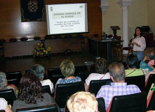 La concejalía de Medio Ambiente de Moguer enseña a ahorrar en el hogar