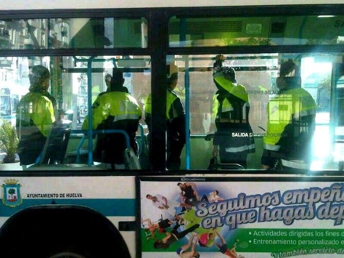 La Policía Local de Huelva, obligada a patrullar en autobús