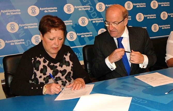 El Ayuntamiento renueva un año más su compromiso con la Asociación de Cáncer de Mama 'Santa Águeda'