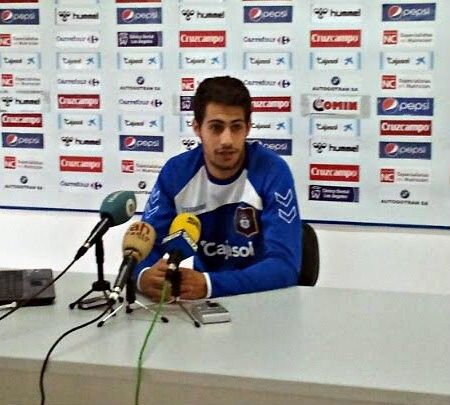 Álvaro Vega: 'En Segunda B aprendes a competir y a forjarte como jugador'