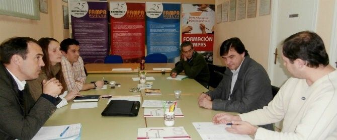 El grupo socialista denuncia que el alcalde “ha abandonado su competencia en los colegios”