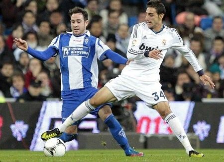 Kike Tortosa busca resurgir en el Alcoyano tras pasar desapercibido por Huelva y Vitoria
