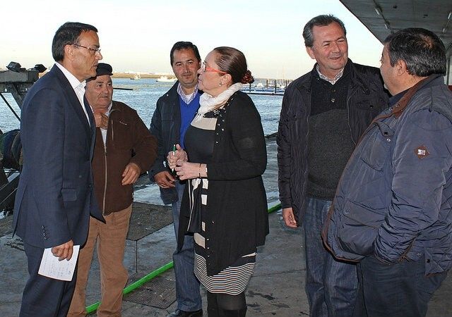 El PSOE insta al Gobierno central a que permita que los barcos salgan a faenar mientras se negocia la nueva ordenación