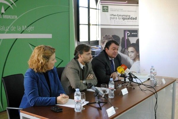La Junta clausura una nueva edición del programa ‘Cualifica’ que ha formado a 13 mujeres víctimas de violencia de género