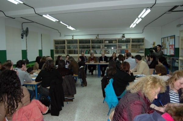 50 familias participan en la escuela municipal de padres y madres del Lazareto