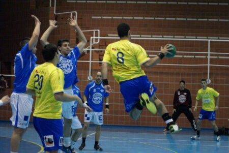 El PAN Moguer roza la cima con una sensacional victoria ante Benidorm (24-22)