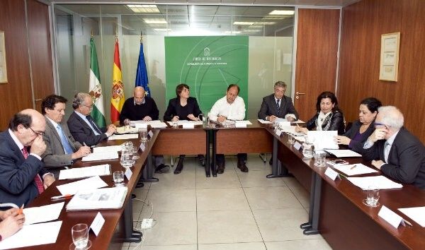 La Junta y los puertos del Estado hacen frente común para exigir al Gobierno mayores inversiones ferroviarias