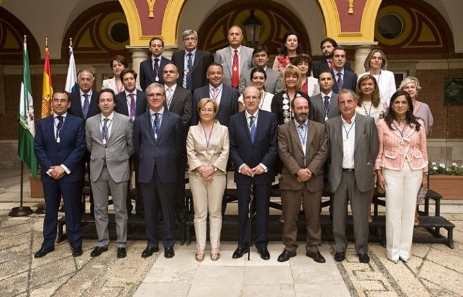 La reivindicación ciudadana y los fosfoyesos marcan la constitución del Ayuntamiento