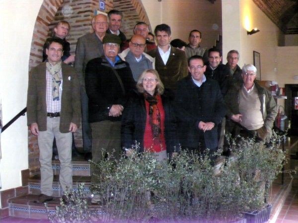 La Junta entrega 700 encinas y alcornoques para combatir la seca en la Sierra de Aracena y Picos de Aroche