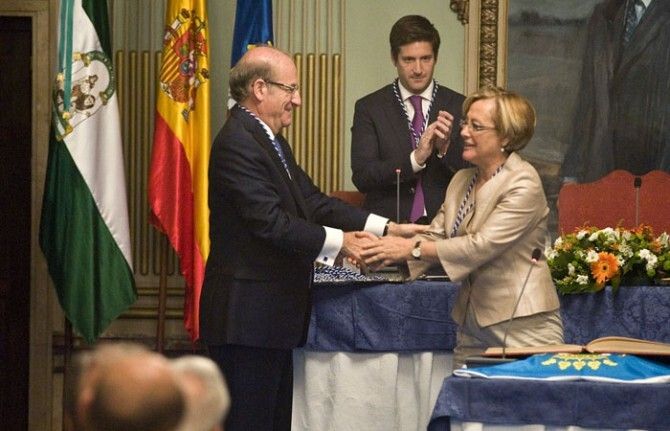 La reivindicación ciudadana y los fosfoyesos marcan la constitución del Ayuntamiento
