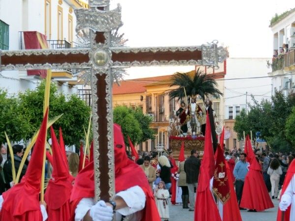 Un intenso Domingo de Ramos inaugura la Semana Santa de Moguer