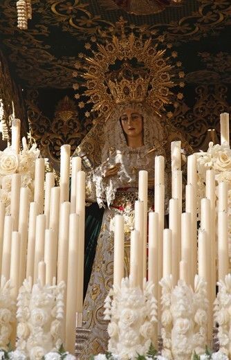 Tres Caídas levanta Huelva a su paso