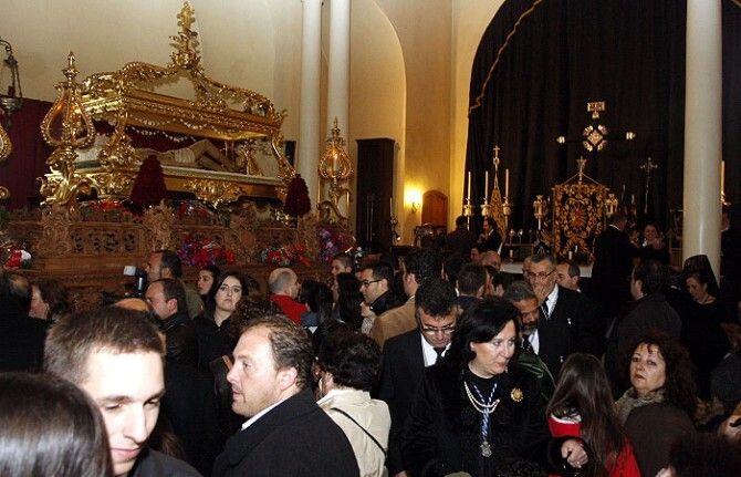 Amarga intimidad para el Santo Entierro