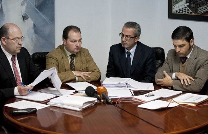 Los trabajadores del Ayuntamiento de Aljaraque cobran seis de las nóminas adeudadas