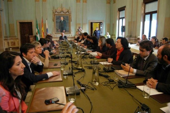 El pleno del Ayuntamiento aprueba adherirse al segundo plan de pago a proveedores para abonar 227 facturas
