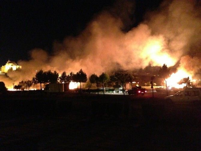 Extinguen un incendio en Palos provocado por fuegos artificiales