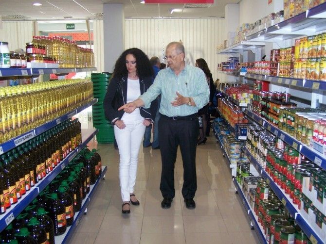 Salud subvenciona con 50.000 euros al Economato Resurgir