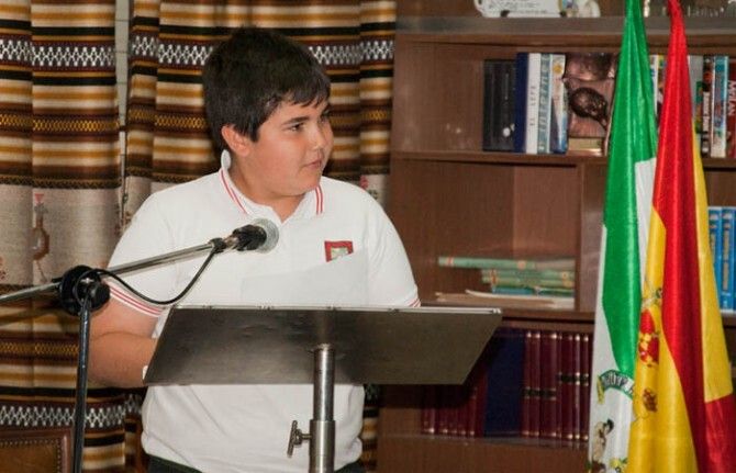 Pedro Rodríguez comparte sus inquietudes con 130 niños de siete colegios de Huelva