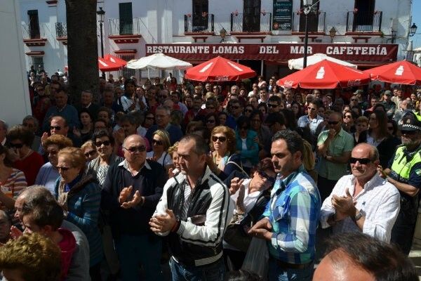 Almonte muestra su apoyo a la familia de los fallecidos y clama por que haya justicia