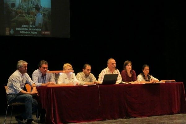 Los rocieros de Moguer asisten al tradicional sorteo de carros