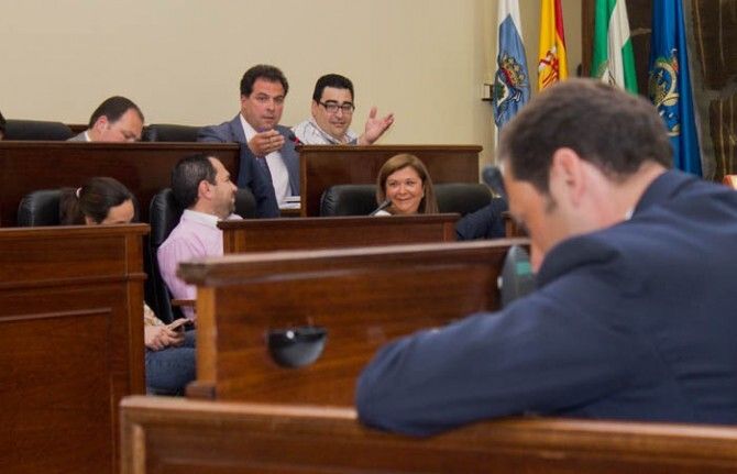 Diputación aprueba la solicitud de un plan especial de empleo y apoya los decretos contra la exclusión social y la vivienda