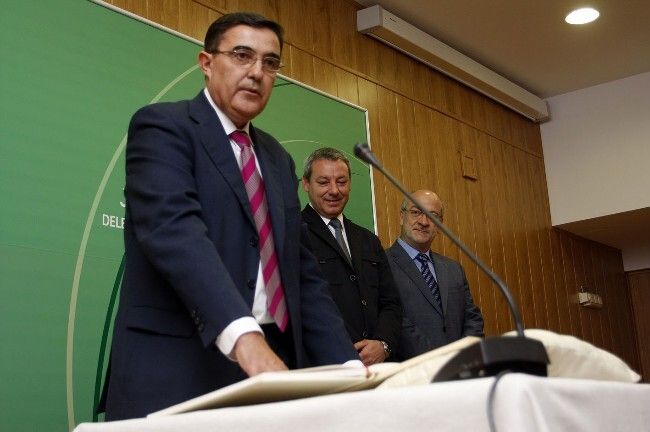 El nuevo delegado de Educación, Vicente Zarza, toma posesión de su cargo