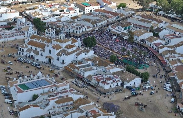 José Vilaplana insta a los rocieros a participar en la 'radical renovación' que necesita la sociedad