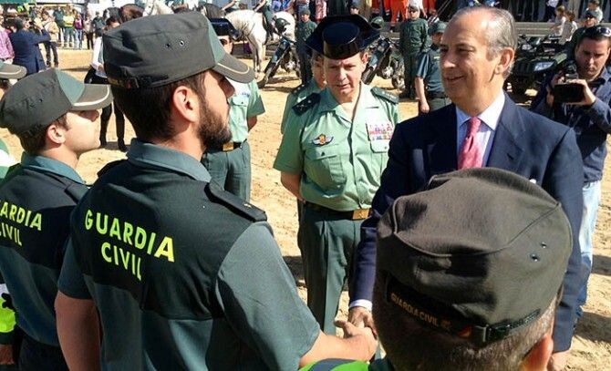 El director general de la Guardia Civil preside la misa que la Matriz dedica a la Benemérita