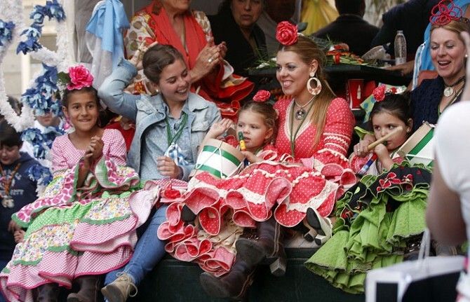 Los rocieros de Huelva y Emigrantes regresan a la capital