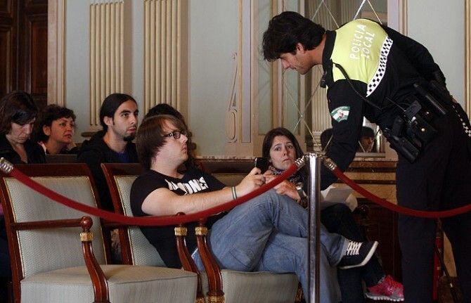 El runrún: La denuncia del 15M contra el Ayuntamiento, archivada