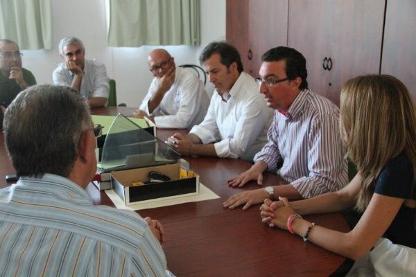 El PP respalda a la plantilla de la Escuela de Hostelería de Islantilla, 'a la que la Junta debe 5 nóminas'