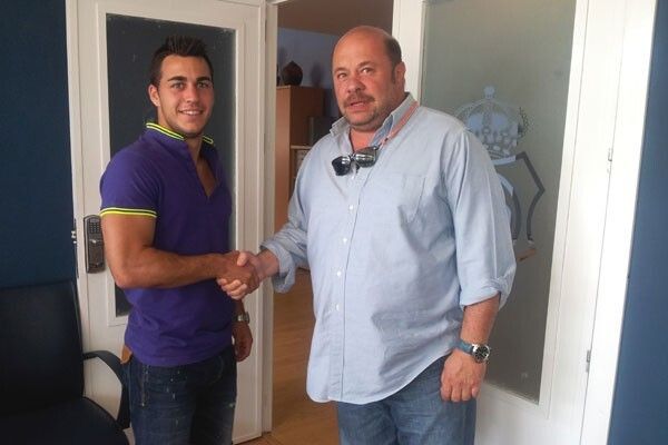 El Decano oficializa el fichaje de Joselu por tres campañas