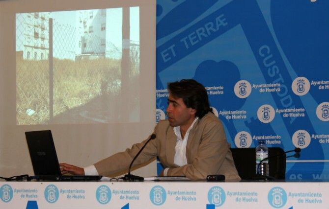 El PSOE exige al alcalde la “limpieza inmediata” de los solares abandonados en la capital