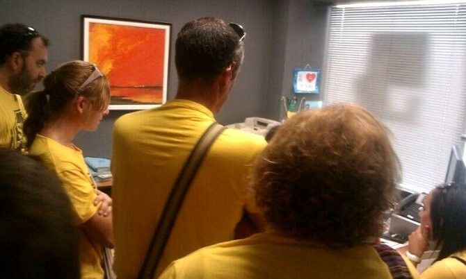 La PAH-Huelva ‘toma’ dos sucursales bancarias