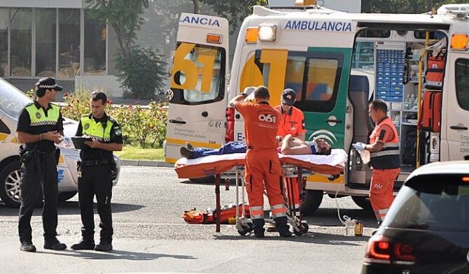 Herido un motorista tras sufrir un accidente a la entrada de la capital