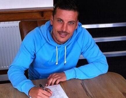 Marco Navas ficha por el Bury FC inglés