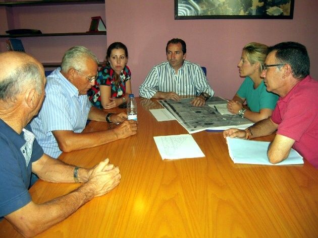 El alcalde de Almonte recoge las inquietudes de diversos colectivos sociales de El Rocío