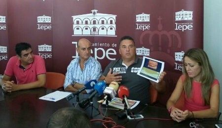 El PP solicita tranquilidad a los turistas tras el lodo aparecido en la playa de La Antilla