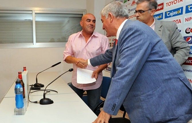 Ríos dice que su marcha se debe principalmente a sus discrepancias con Peguero