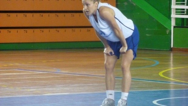 La base croata Tea Buzov se incorpora a los entrenamientos del Conquero