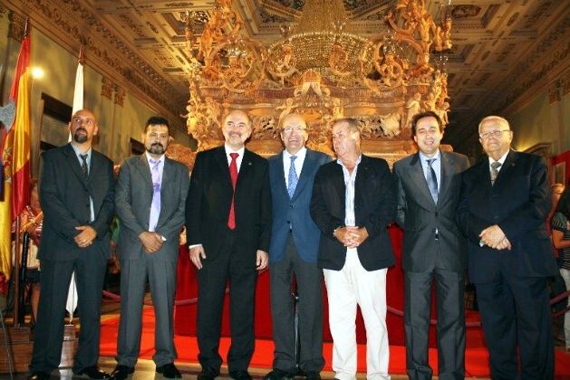 El nuevo paso de la Hermandad de La Cena ya luce en el Ayuntamiento de Huelva