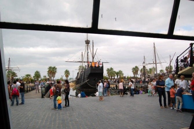 Las Jornadas de Puertas Abiertas en el Muelle de las Carabelas transcurren con gran éxito de público