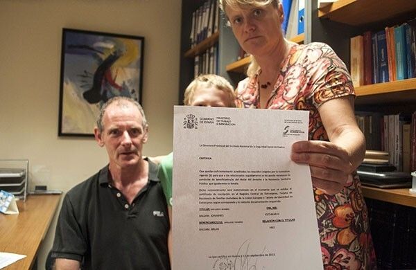 Extranjería concede los 'papeles' a la familia alemana a la que se los negaba
