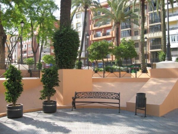 El Ayuntamiento renueva la plaza de la Merced
