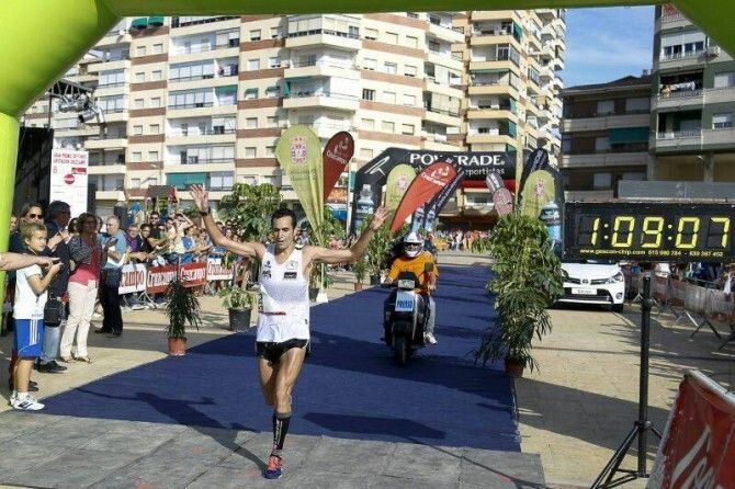 Miguel Beltrán conquista en Motril el Andaluz de Media Maratón