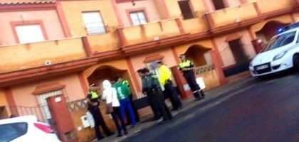 Un grupo de personas ocupa viviendas pertenecientes a bancos en Lepe